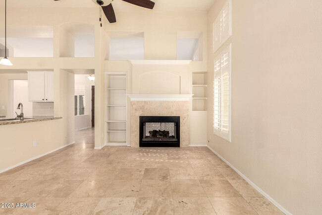 Building Photo - 5543 E Blanche Dr