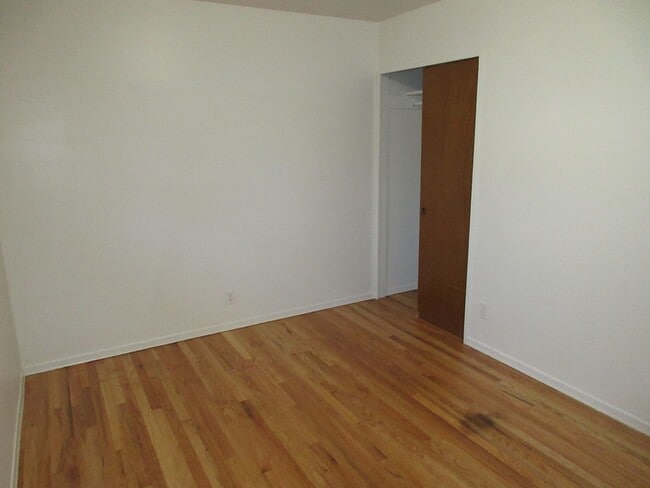 Building Photo - Three Bedroom Home in South Salem