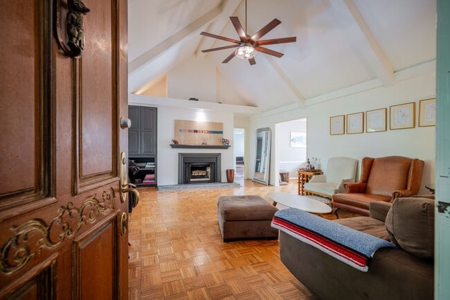 Building Photo - 1321 Hayworth Ave