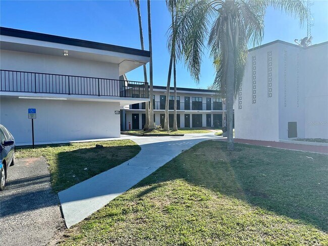 Building Photo - 8421 S Orange Blossom Trl