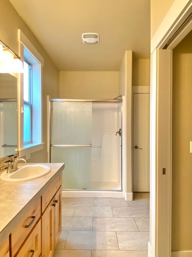 Building Photo - Single-Story Living! 3 BR - 2 BA with open...