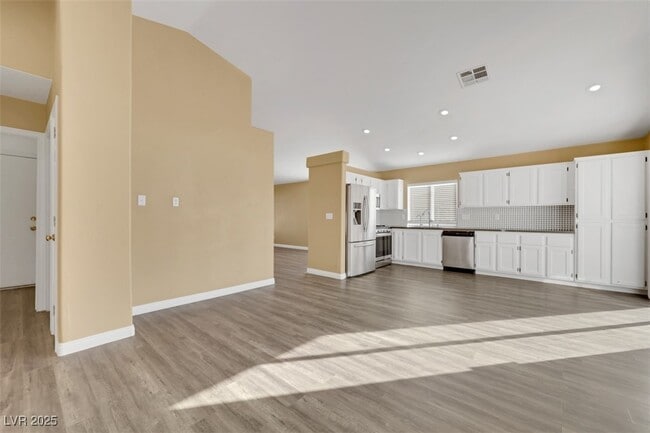 Building Photo - 2329 Avery Dr