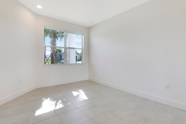 Building Photo - 13439 SW River Rock Rd