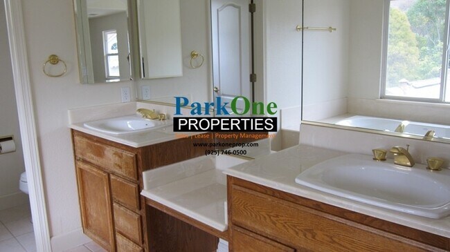 Building Photo - Large Danville Home with Pool