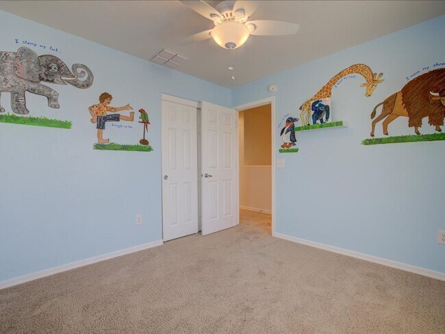 Building Photo - 3 Bedroom 2.5 Bathroom