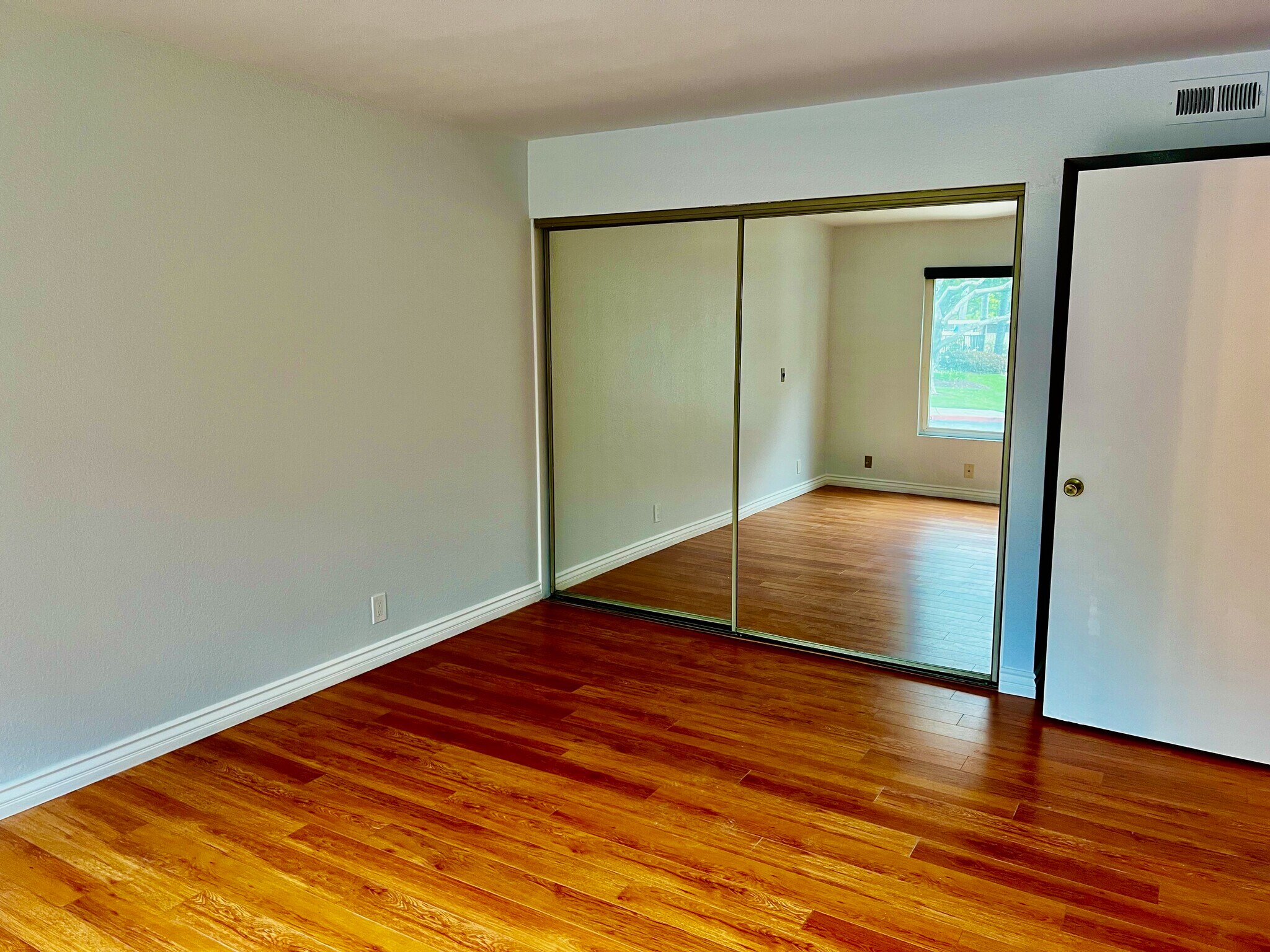 Building Photo - 4070 Rosenda Ct