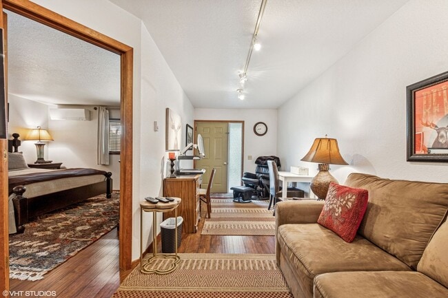 Building Photo - Whitefish River furnished Townhome