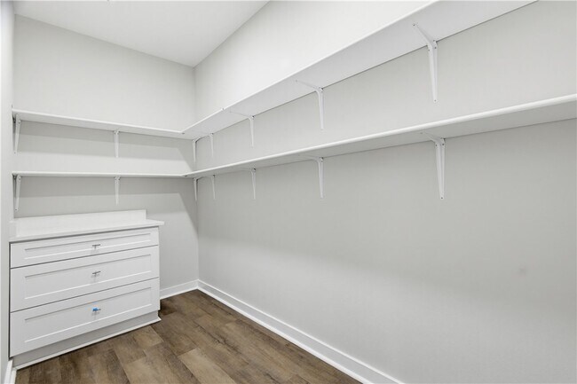 Building Photo - 20 Bobwith Ln
