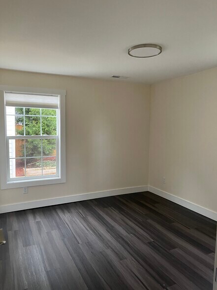 Building Photo - 255 Southview Pl S