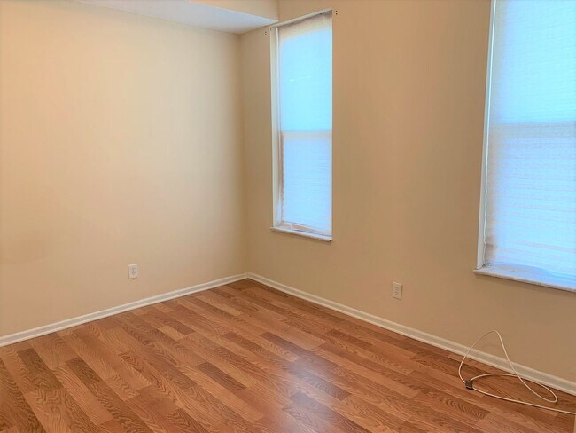 Building Photo - 4376-4378-4378 Gibson Ave