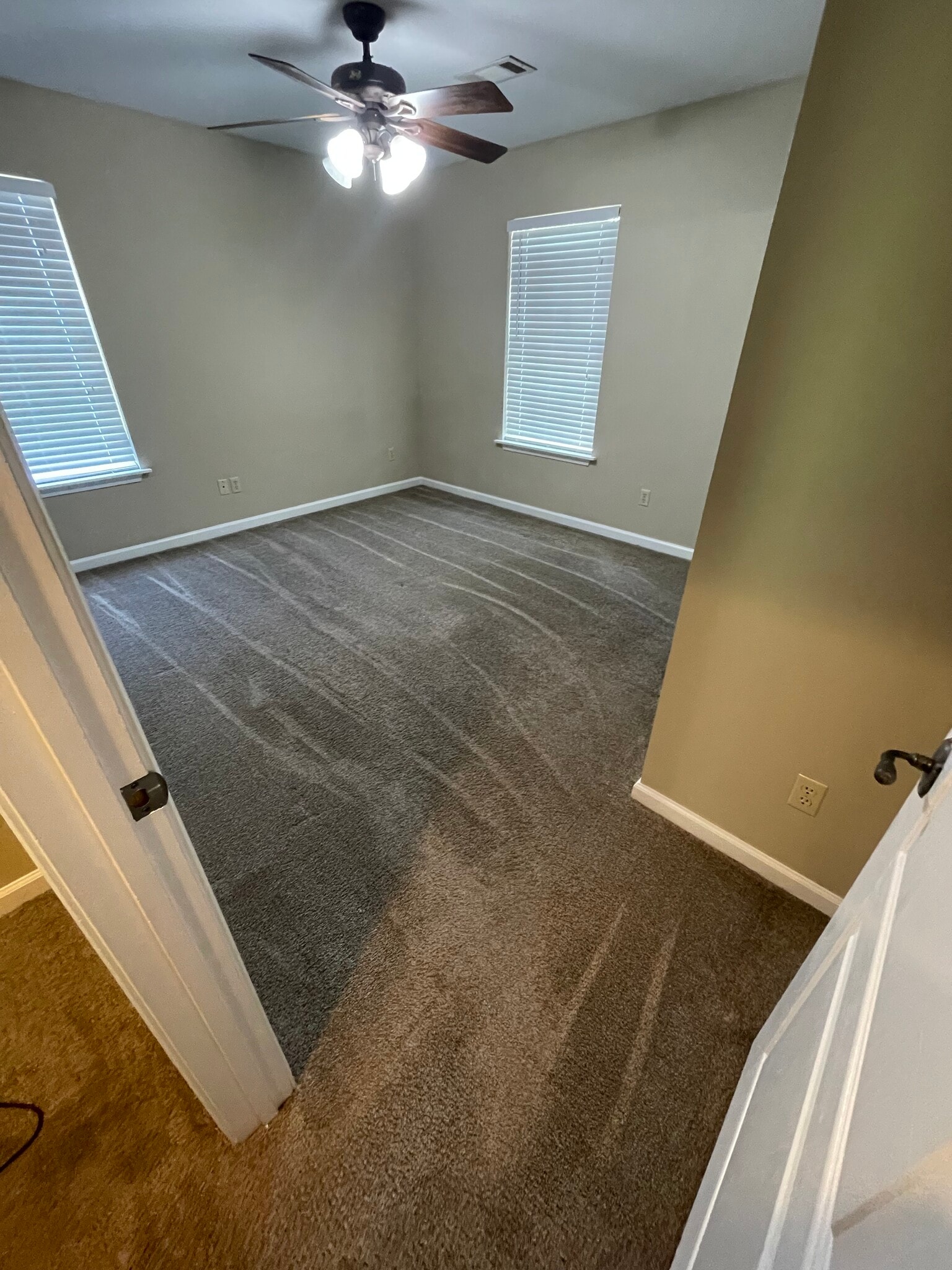 Master Bed - 411 N Madison St