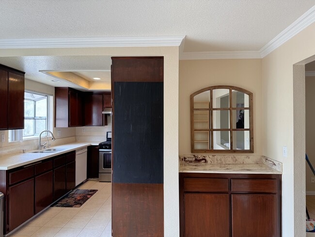 Kitchen - 509 W Duarte Rd