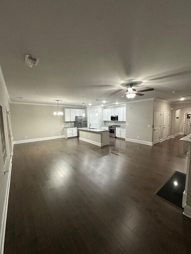 Building Photo - **Charming 3-Bedroom Home in Peaceful Stan...
