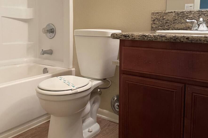 Building Photo - 766 Southside Dr