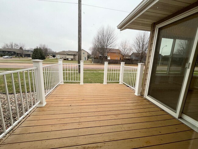 Building Photo - 3 Bed/3 Bath Twinhome in Brandon, SD!
