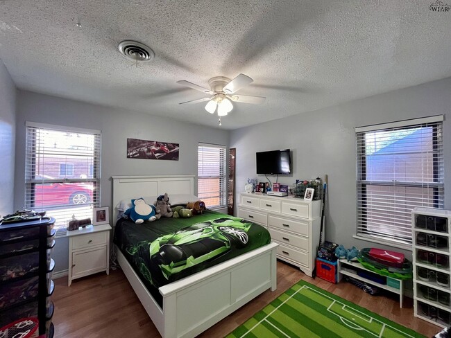 Building Photo - 4722 Florist St