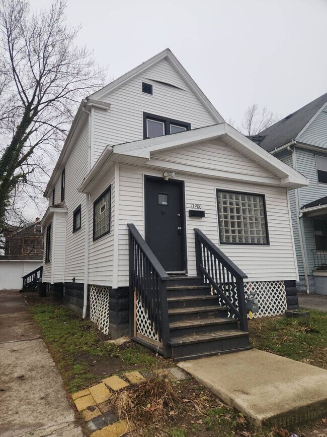 Building Photo - Charming 3-Bedroom Property in Prime Location