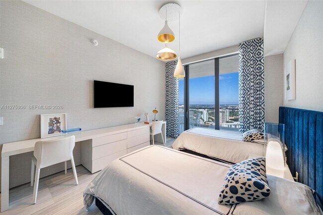 Building Photo - 18975 Collins Ave