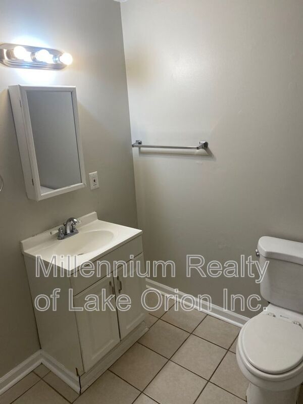 Building Photo - 46 W Strathmore Ave