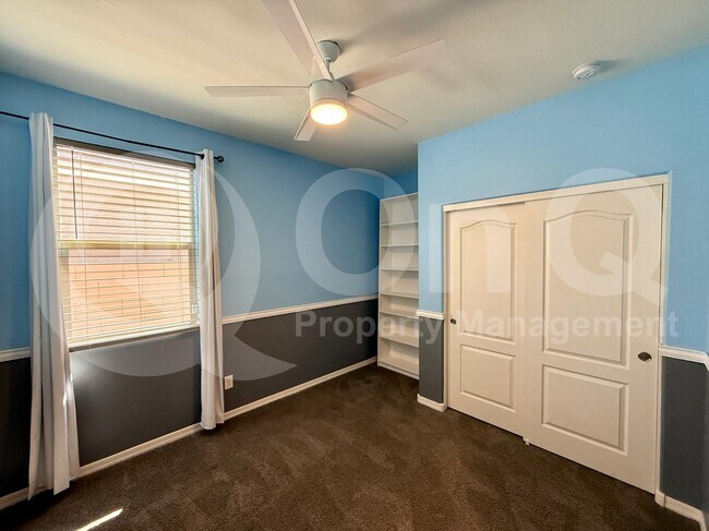 Building Photo - 2922 E Wayland Dr
