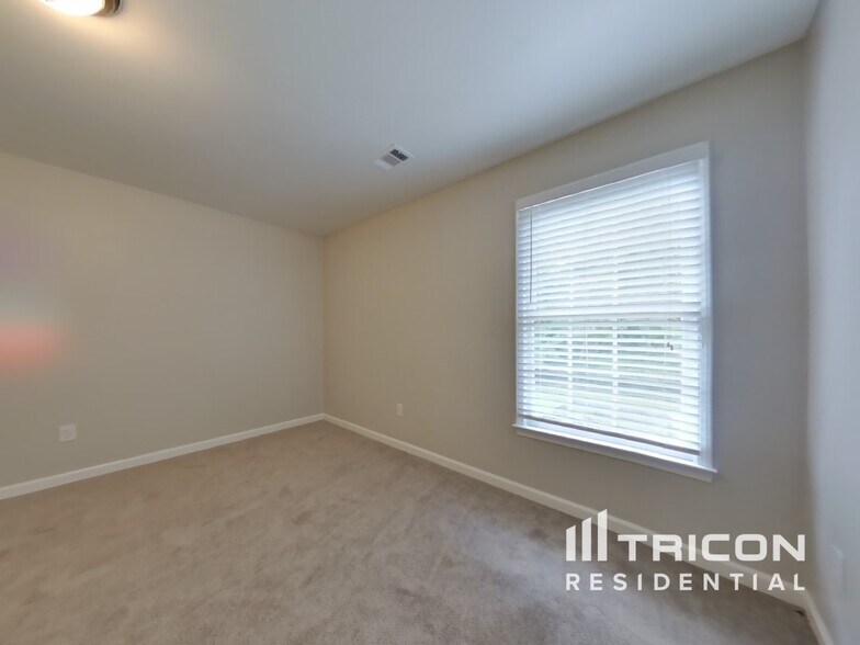 Building Photo - 2332 Corbett Ct