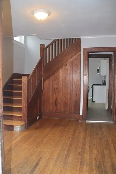 Building Photo - 412 Hillview Plz