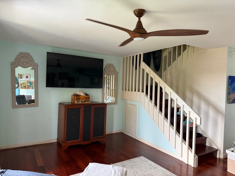 Living room - 1070 Awawamalu St