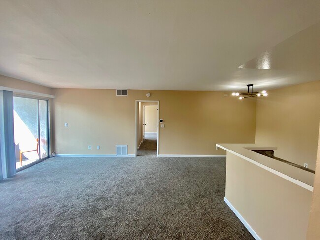 Building Photo - 2521 W Sunflower Ave