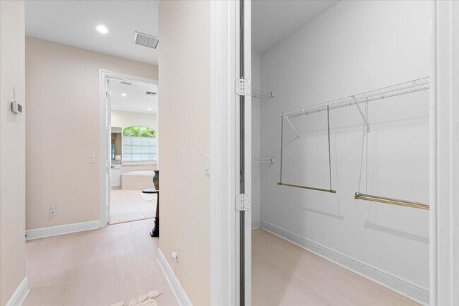 Building Photo - 9301 Briarcliff Trace