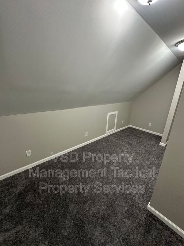 Building Photo - 10816 Grandview Ave