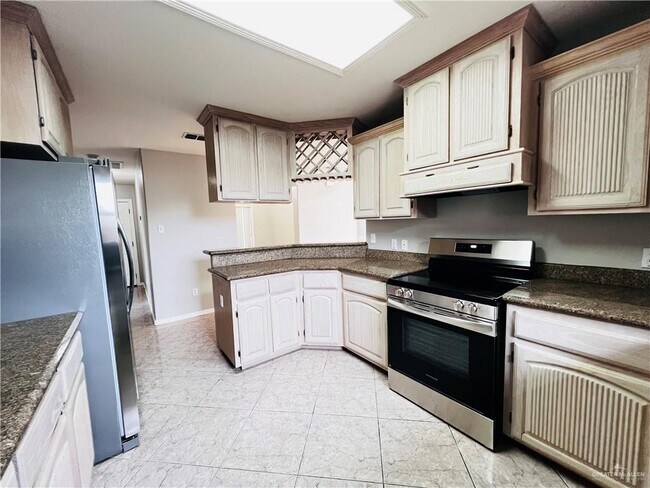 Building Photo - 18 La Vista St