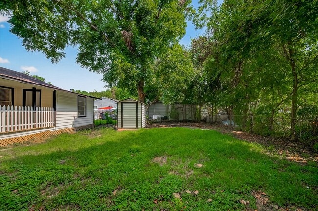 Building Photo - 7021 Oleander Ln