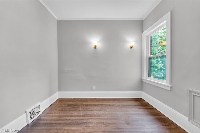 Building Photo - 1321 W 85th St