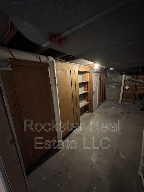 Building Photo - 3027 W Cleveland Ave
