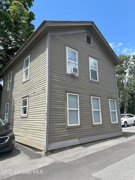 Building Photo - 9 Bolster Ln NE