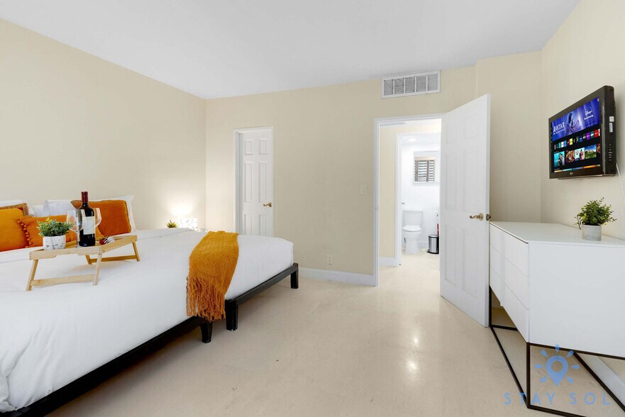 Building Photo - 3901 S Ocean Dr