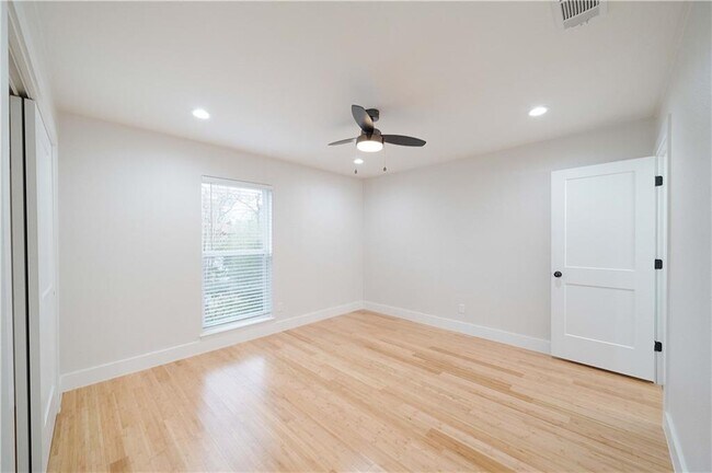 Building Photo - 2515 Berkett Dr