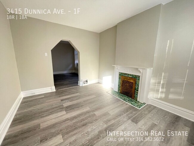 Building Photo - Very Spacious 1 Bedroom w/ High Ceilings a...