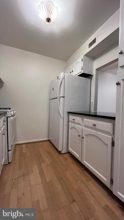 Building Photo - 5904 Cove Landing Rd