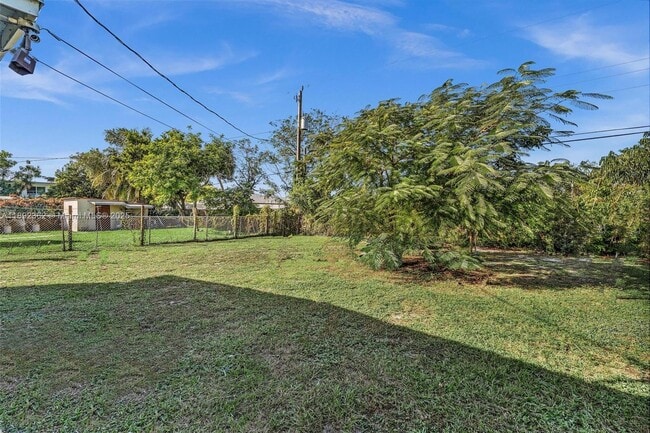 Building Photo - 137 NW 29th Ave