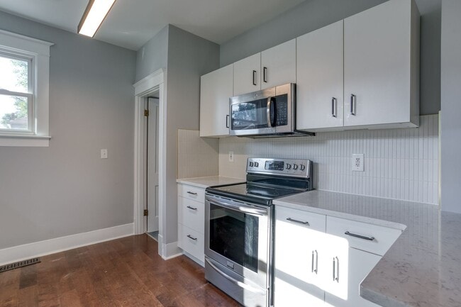 Building Photo - HOUSE FOR RENT