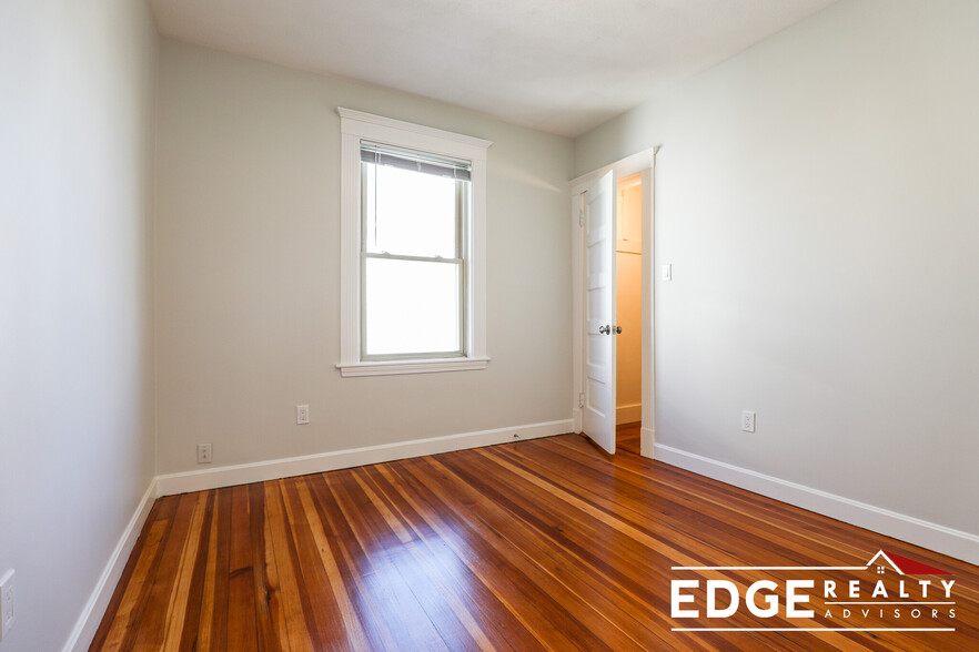 Building Photo - 33 Montfern Ave