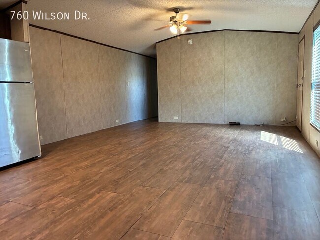Building Photo - 760 Wilson Dr