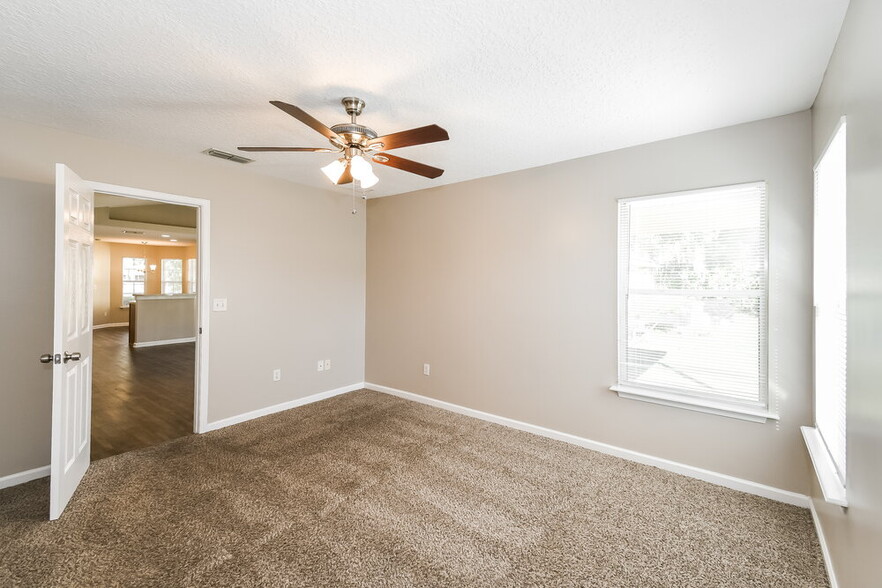 Building Photo - 1321 Spruce St