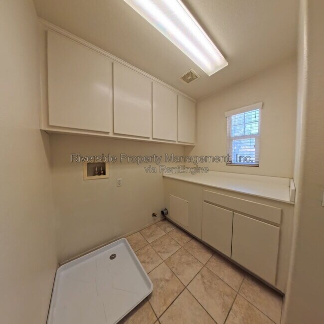 Building Photo - 4031 Cey Ct