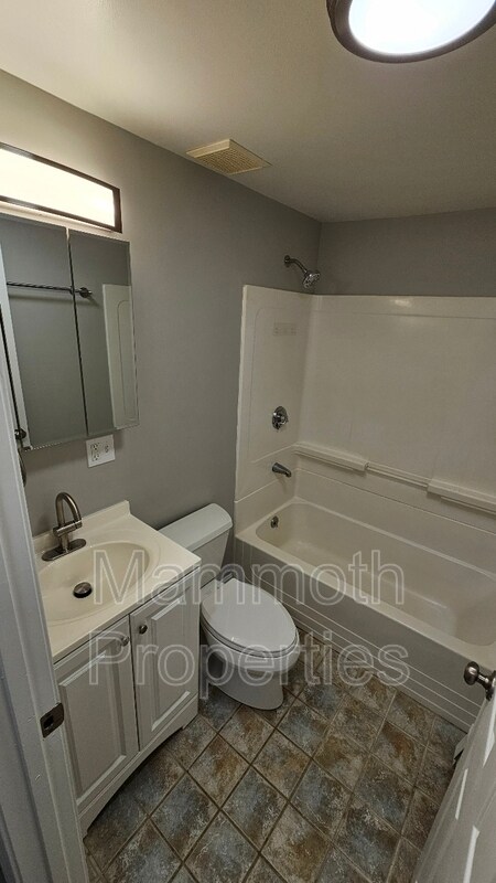 Building Photo - 27 Emerald Dr