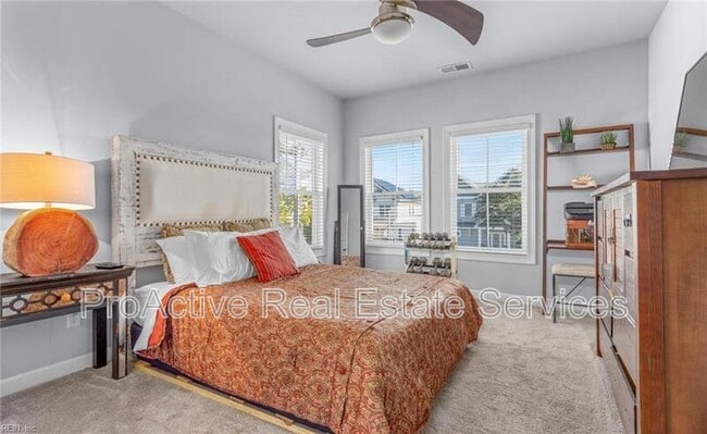 Building Photo - 9531 6th Bay St