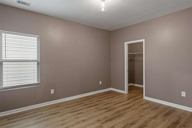 Building Photo - 2044 Britt Dr