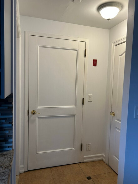 Building Photo - 2120 Ocean Ave