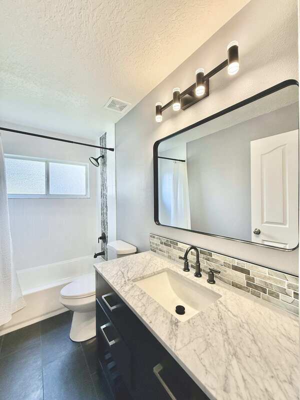 Building Photo - 838 Addison Dr NE